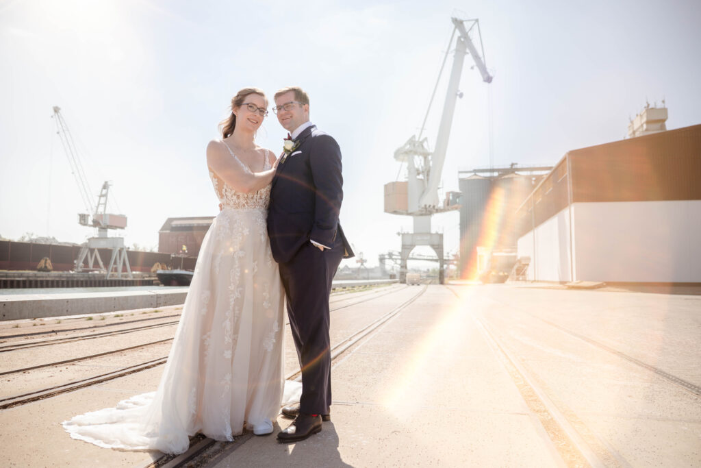 Brautpaar beim Hochzeitsshooting am Hildesheimer Hafen